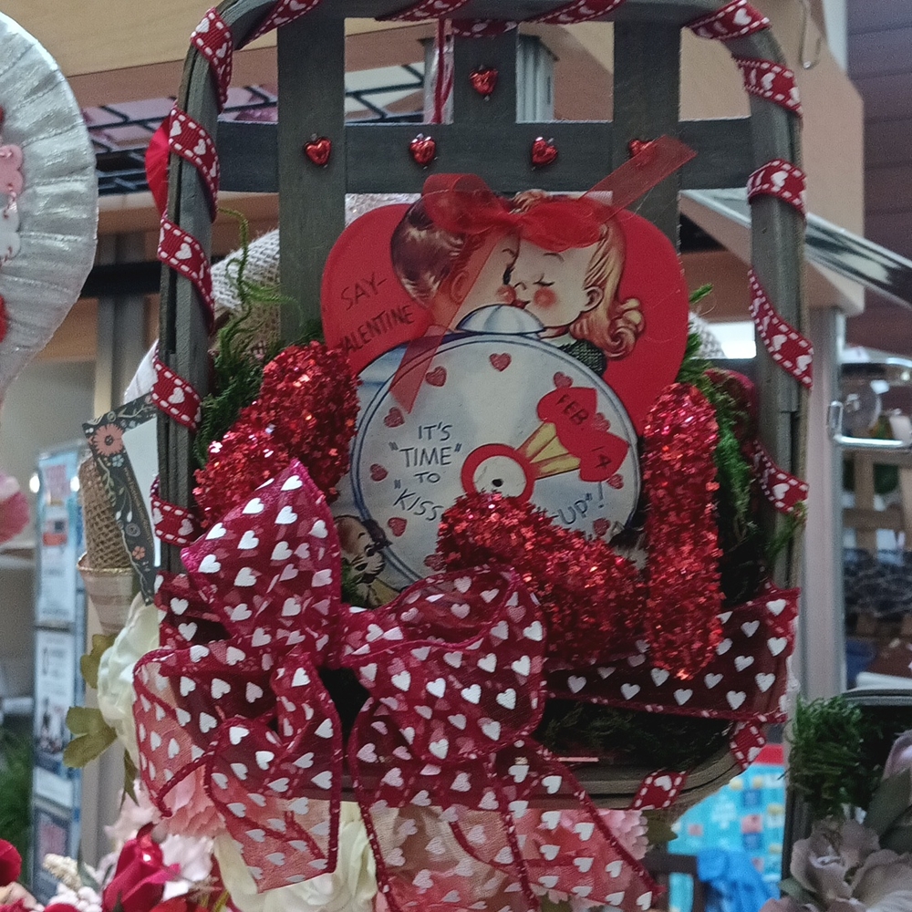 Valentine tobacco basket